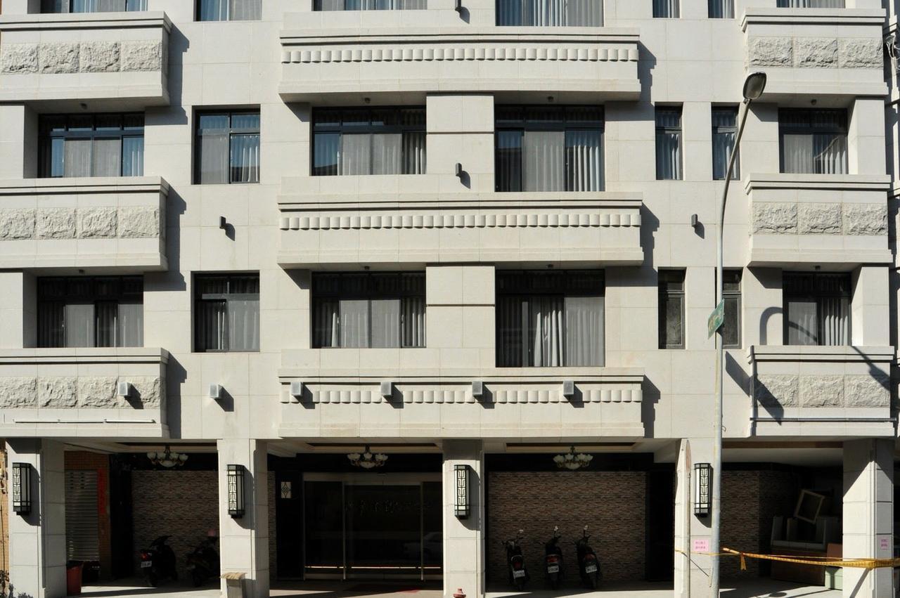 Maple Hotel Tainan Exterior photo